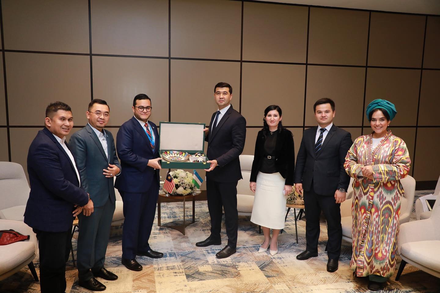 Pertemuan bilateral MBM bersama Pengarah Agensi Hal Ehwal Belia Uzbekistan