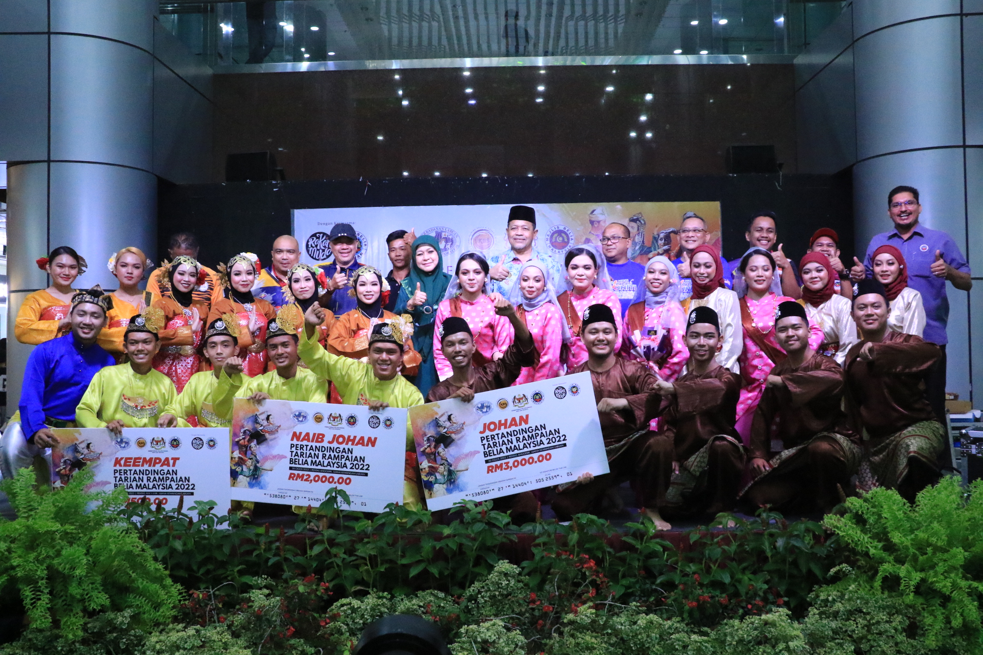 Dansa Art ditabal Johan Tarian Rampaian Belia Malaysia 2022 Peringkat Labuan